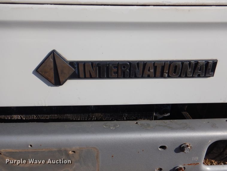 image for item JS9175 2000 International 4700  truck cab and chassis