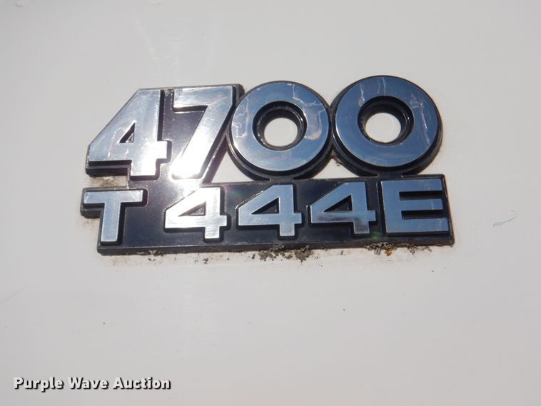 image for item JS9175 2000 International 4700  truck cab and chassis