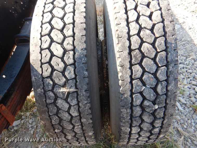 image for item JS9175 2000 International 4700  truck cab and chassis