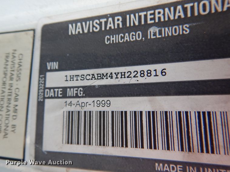 image for item JS9175 2000 International 4700  truck cab and chassis