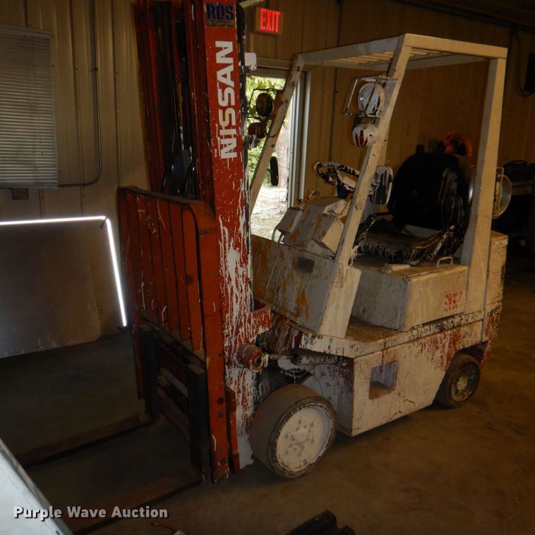 image for item JS9182 Nissan 30  forklift