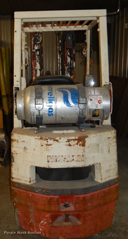 image for item JS9182 Nissan 30  forklift