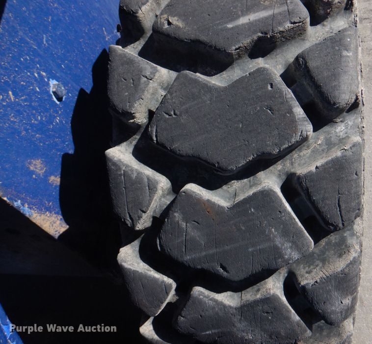 image for item JS9199 2011 Bobcat S185  skid steer loader