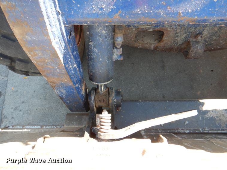 image for item JS9200 2010 Bobcat S185  skid steer loader