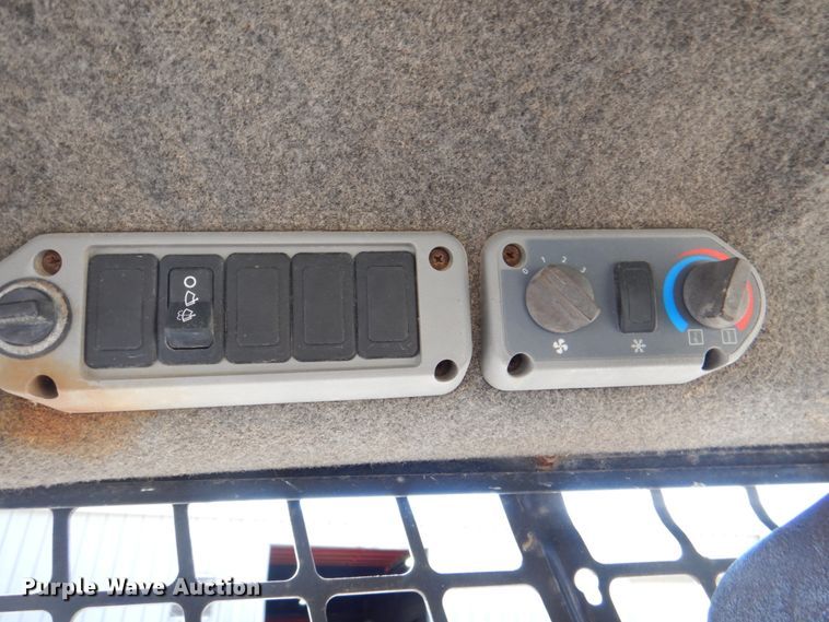 image for item JS9200 2010 Bobcat S185  skid steer loader