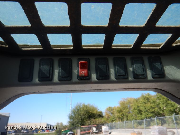 image for item JS9200 2010 Bobcat S185  skid steer loader