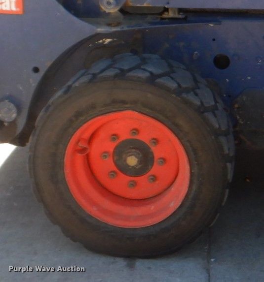 image for item JS9200 2010 Bobcat S185  skid steer loader