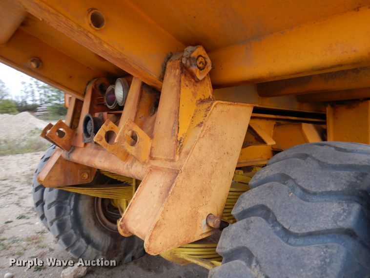 image for item JS9481 International 350  haul truck