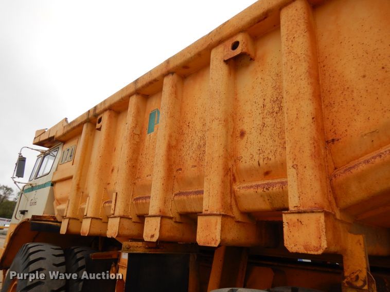 image for item JS9481 International 350  haul truck