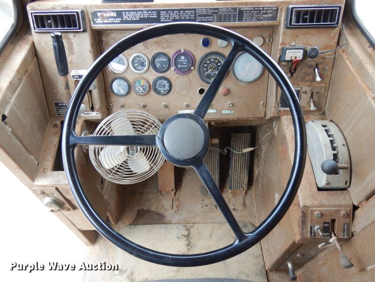 image for item JS9481 International 350  haul truck