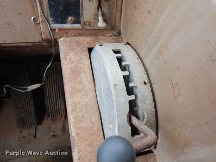 image for item JS9481 International 350  haul truck