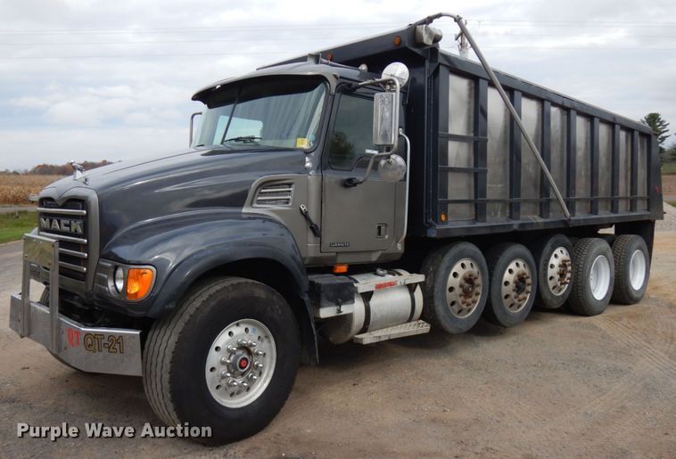 image for item JS9489 2002 Mack CV713  dump truck