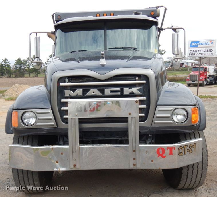 image for item JS9489 2002 Mack CV713  dump truck