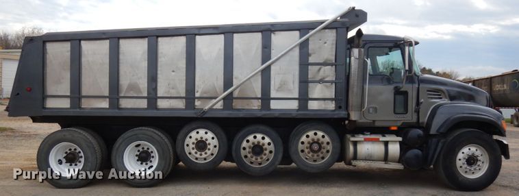 image for item JS9489 2002 Mack CV713  dump truck