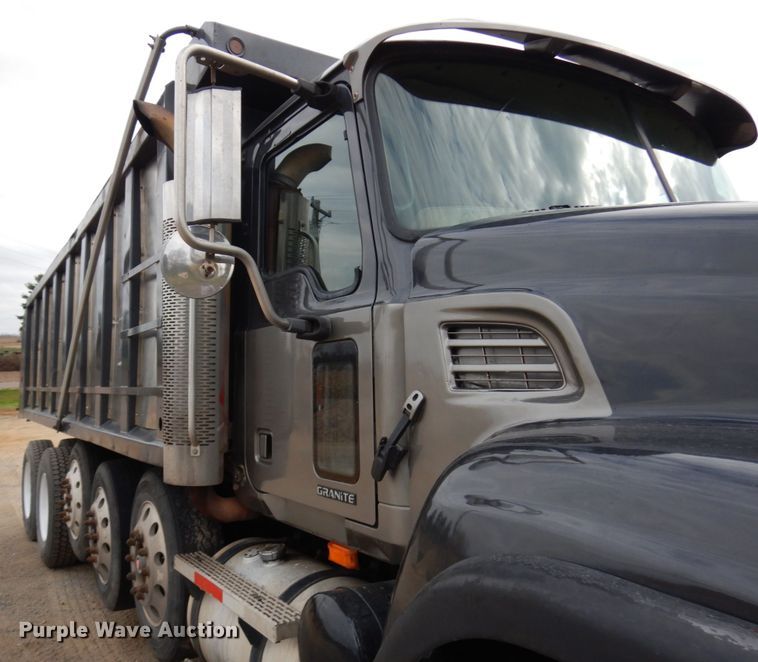 image for item JS9489 2002 Mack CV713  dump truck