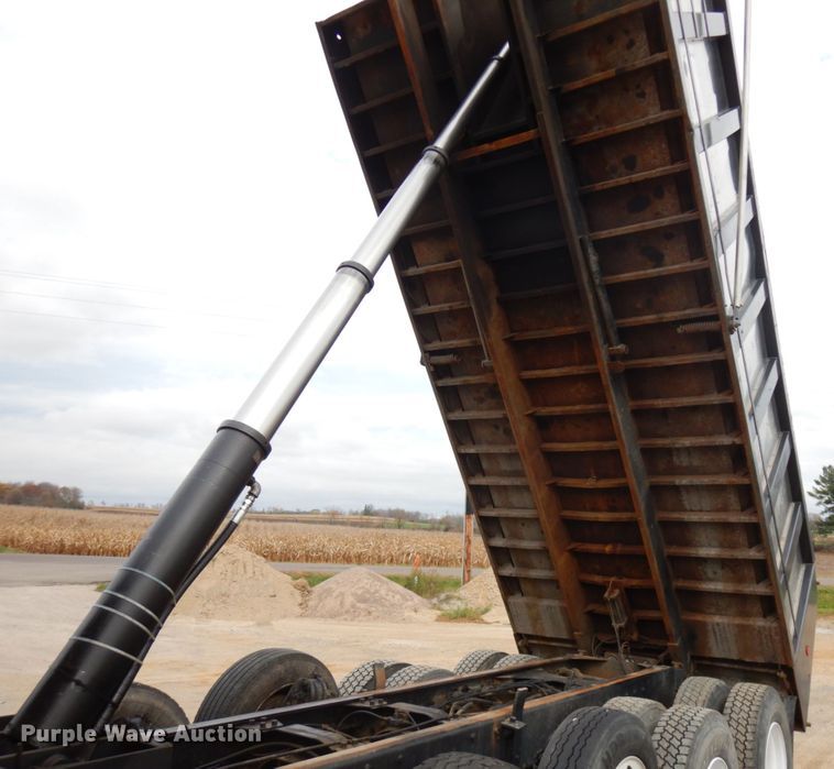 image for item JS9489 2002 Mack CV713  dump truck