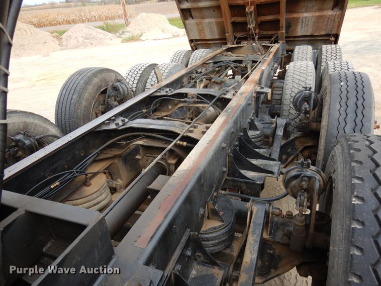 image for item JS9489 2002 Mack CV713  dump truck