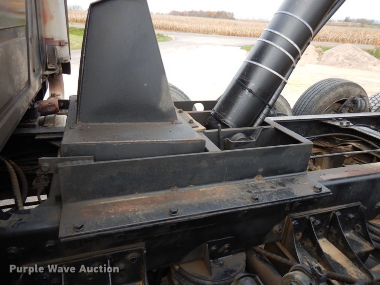 image for item JS9489 2002 Mack CV713  dump truck