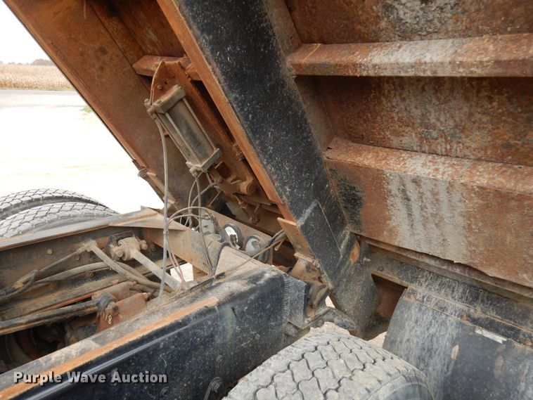 image for item JS9489 2002 Mack CV713  dump truck