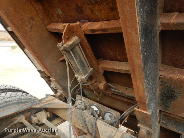 image for item JS9489 2002 Mack CV713  dump truck