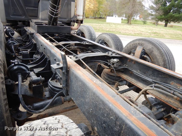 image for item JS9489 2002 Mack CV713  dump truck