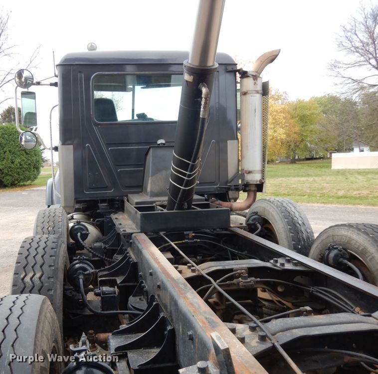 image for item JS9489 2002 Mack CV713  dump truck