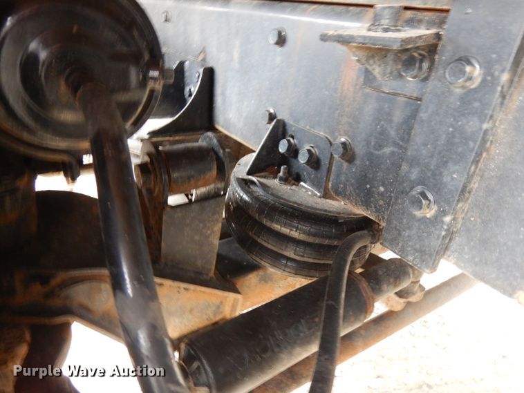 image for item JS9489 2002 Mack CV713  dump truck