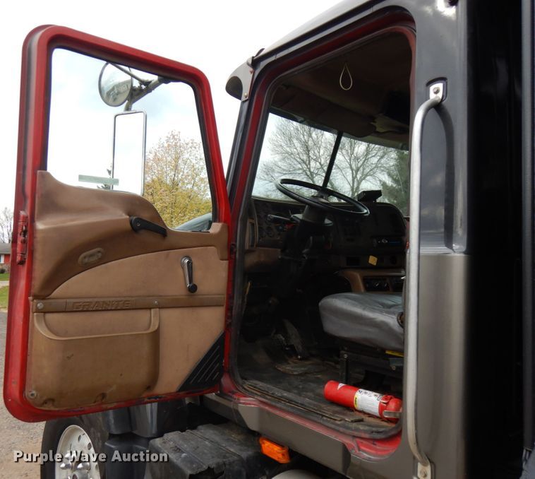 image for item JS9489 2002 Mack CV713  dump truck