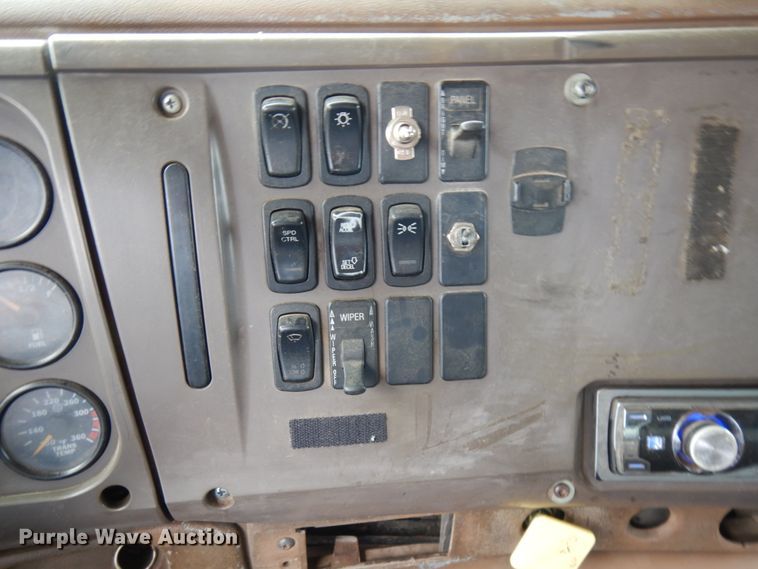 image for item JS9489 2002 Mack CV713  dump truck