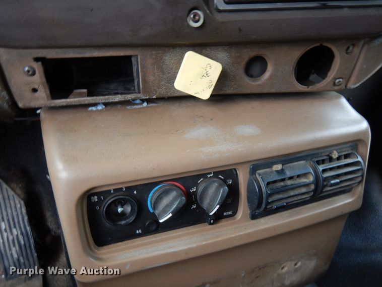 image for item JS9489 2002 Mack CV713  dump truck