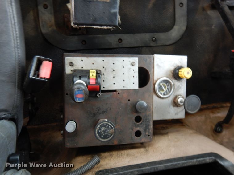 image for item JS9489 2002 Mack CV713  dump truck