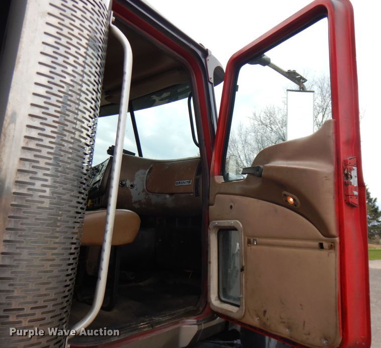 image for item JS9489 2002 Mack CV713  dump truck