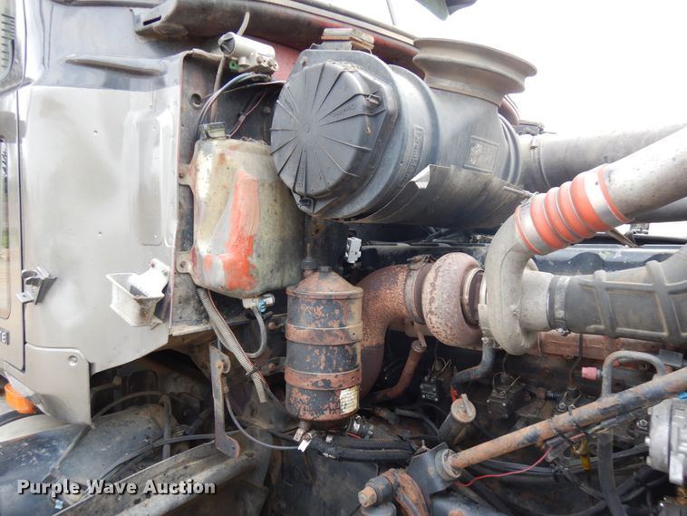 image for item JS9489 2002 Mack CV713  dump truck