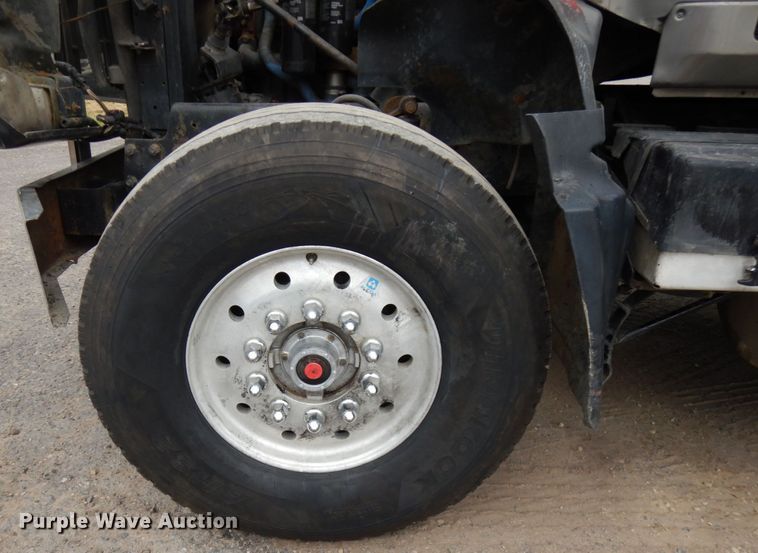 image for item JS9489 2002 Mack CV713  dump truck