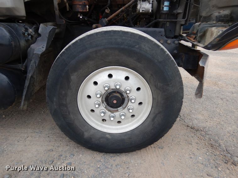 image for item JS9489 2002 Mack CV713  dump truck