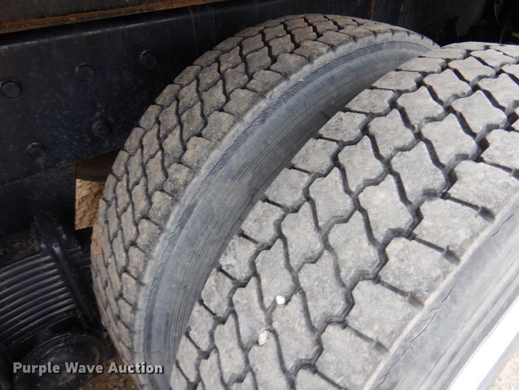 image for item JS9489 2002 Mack CV713  dump truck