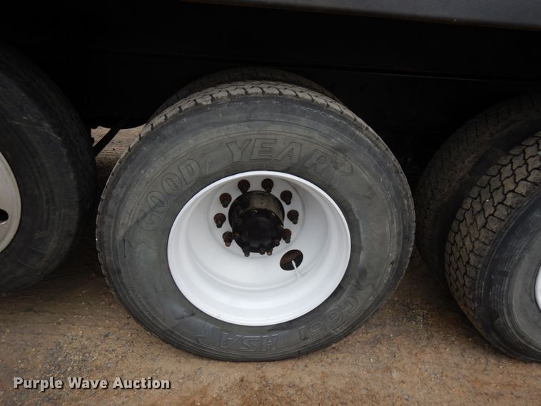 image for item JS9489 2002 Mack CV713  dump truck