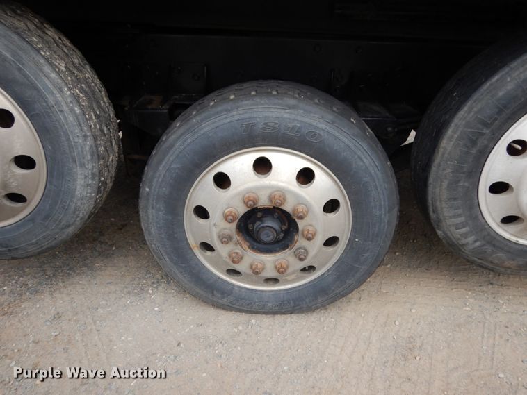 image for item JS9489 2002 Mack CV713  dump truck