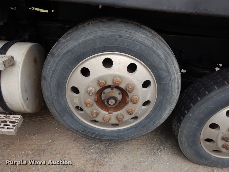 image for item JS9489 2002 Mack CV713  dump truck