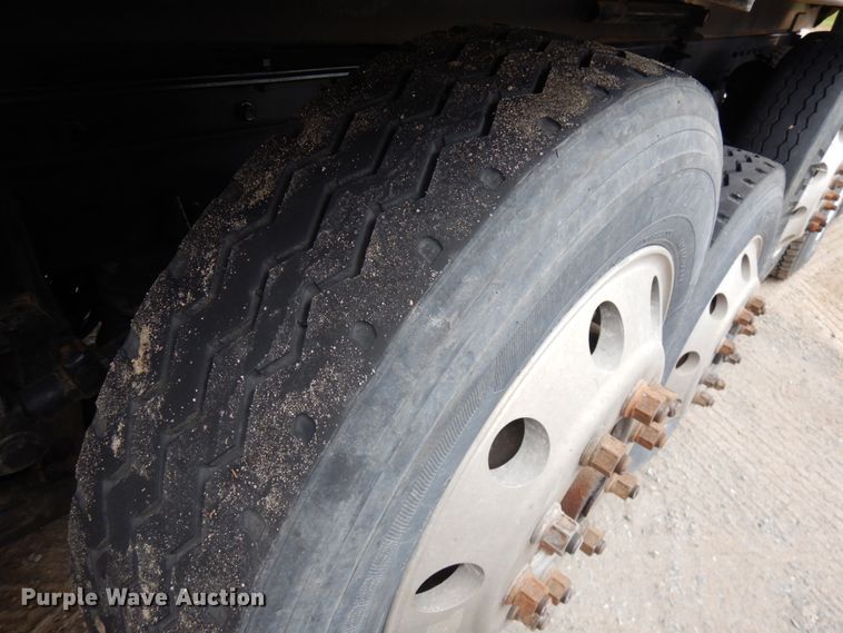 image for item JS9489 2002 Mack CV713  dump truck