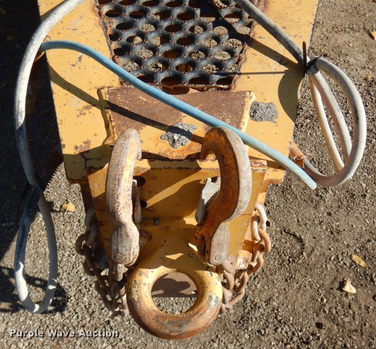 image for item JS9493 2000 Trail King TK40-2400  tilt deck equipment trailer