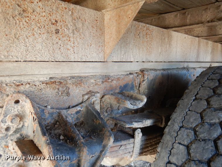 image for item JS9494 1991 International 4900  dump truck