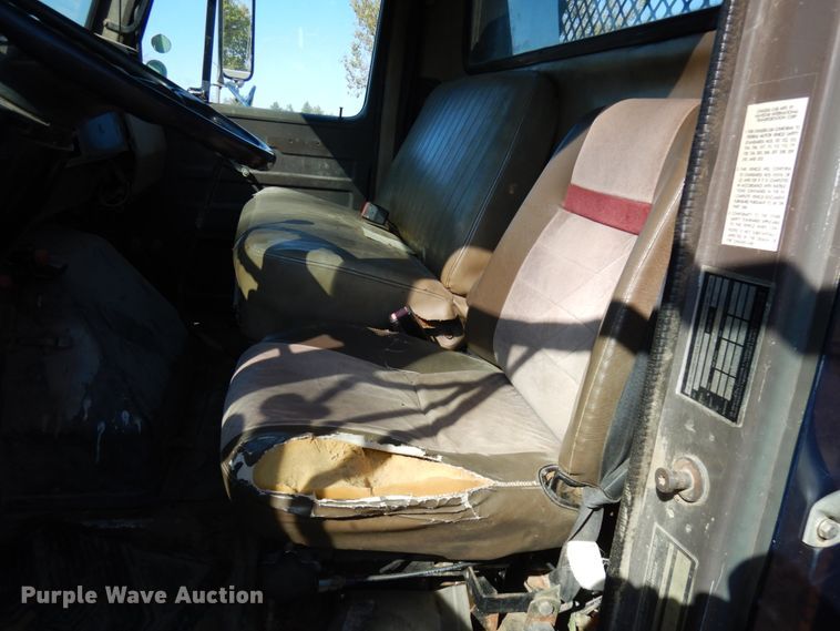 image for item JS9494 1991 International 4900  dump truck