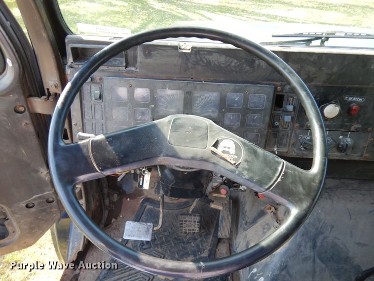 image for item JS9494 1991 International 4900  dump truck