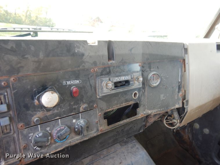 image for item JS9494 1991 International 4900  dump truck