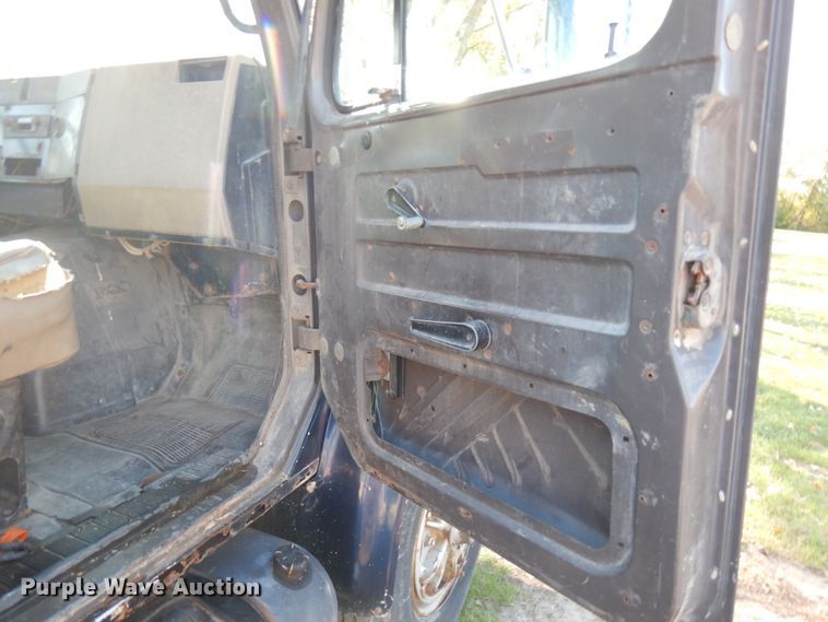 image for item JS9494 1991 International 4900  dump truck