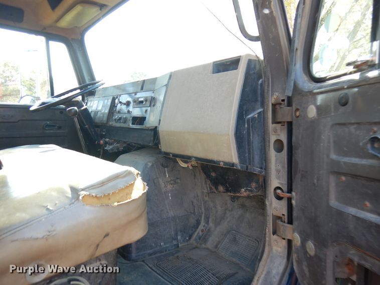 image for item JS9494 1991 International 4900  dump truck