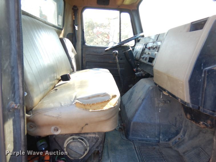 image for item JS9494 1991 International 4900  dump truck