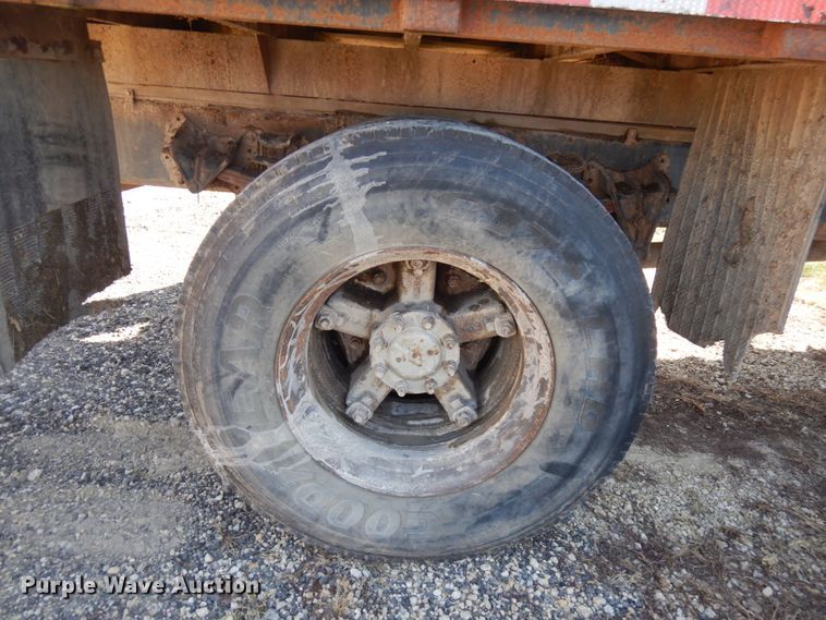 image for item JS9494 1991 International 4900  dump truck