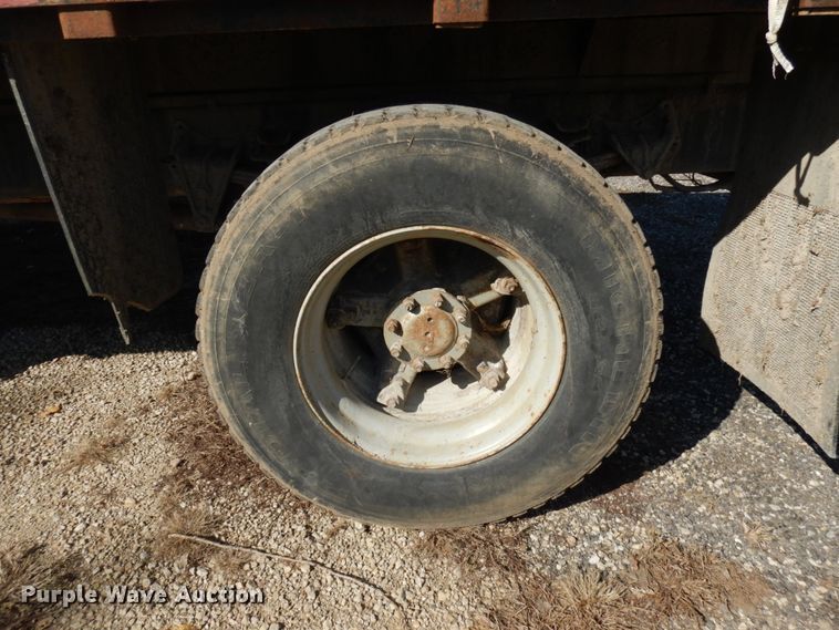 image for item JS9494 1991 International 4900  dump truck